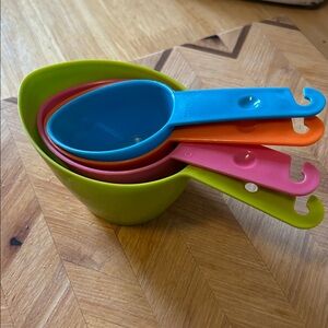 Colorful Measuring Cups Set
